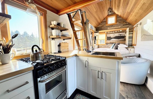 Waldport House | Sea Otter (formerly known as Sandbug)