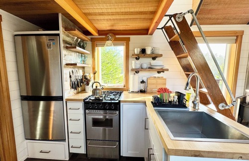 Waldport House | Sea Otter (formerly known as Sandbug)