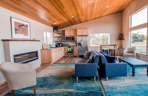 Waldport House | Sea Otter (formerly known as Sandbug)
