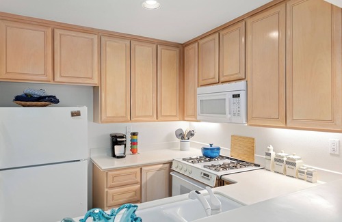East Beach Apartment | Sea Otter in Por La Mar by the beach