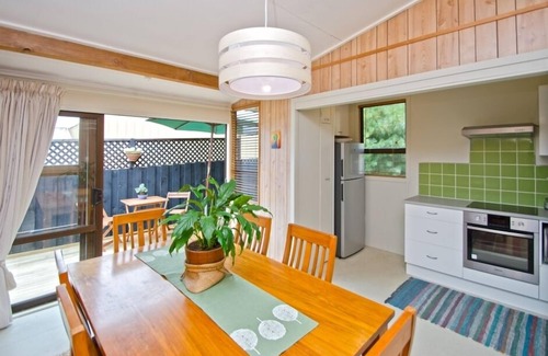 Papamoa Beach Cottage | Sea Peeks Holiday Home