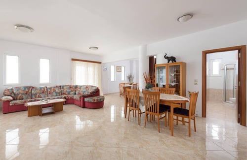 Afandou House | Sea Spirit Apartment ~ 50 Meters From The Beach ~ Accommodates 6 People