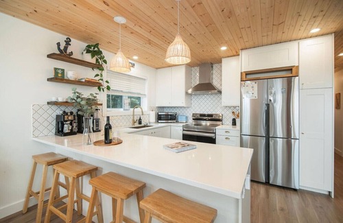 Campbell River House | Sea,Sunrises,Sauna | Oceanfront Stylish Retreat