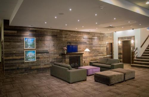 Garibaldi Highlands Hotel | Sea to Sky Hotel and Conference Centre