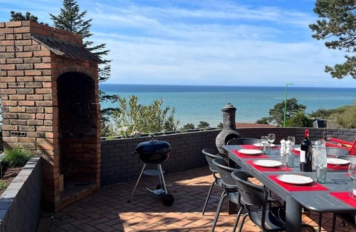 Berneval-le-Grand House | SEA VIEW 4-bedroom house sleeps 8