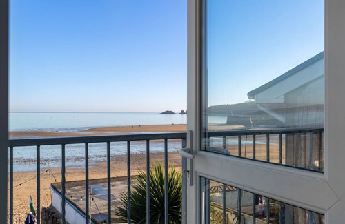 Saundersfoot Apartment | Sea View Apartment - Sea Front Apartment with Views