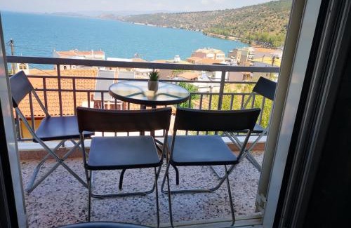 Amfilochia Apartment | Sea View Apartment with 3 Bedrooms in Amfilochia