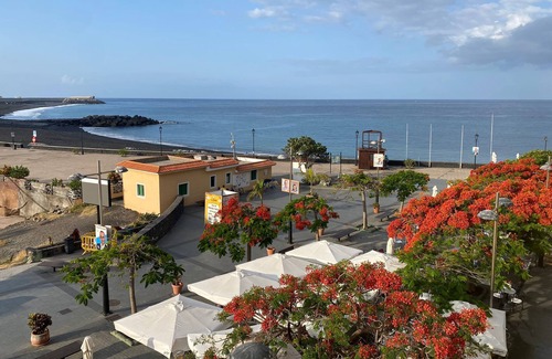 Puerto de Tazacorte Apartment | Sea View Double Bedroom Apartment by the beach in Puerto de Tazacortes, La Palma