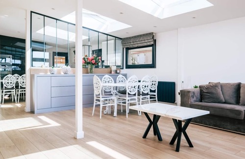 Kartal Apartment | Sea View Flat w Terrace, Jacuzzi Near Kartal Coast