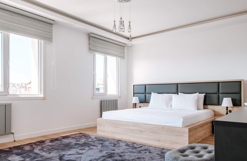 Kartal Apartment | Sea View Flat w Terrace, Jacuzzi Near Kartal Coast