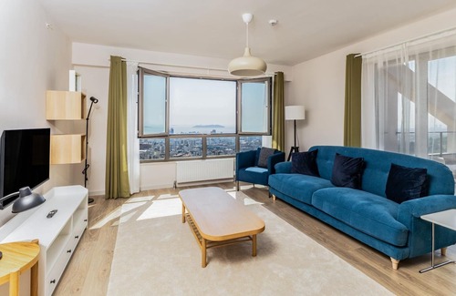 Maltepe Apartment | Sea View Terrace Flat Near Metro in Maltepe