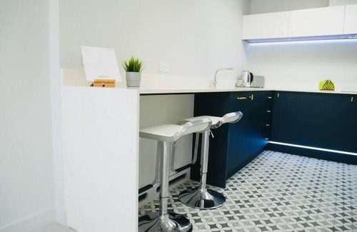 Canford Cliffs Apartment | ❤️❤️❤️❤️❤️Sea View, Walk 2 BEACH, Parking, Netflix