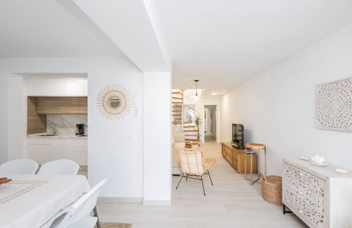 Telde Ski Chalet | Sea Views Private Terrace 2BR House near the Beach