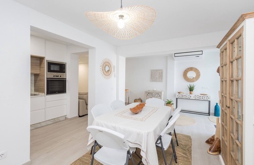 Telde Ski Chalet | Sea Views Private Terrace 2BR House near the Beach