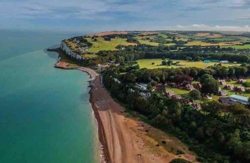 Great Mongeham Ski Chalet | SEA VIEWS Stylish Chalet 90 at Kingsdown Park