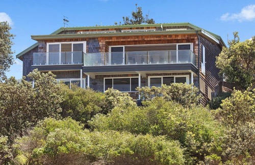 Forresters Beach House | SEABOARD | Ocean Views | Accom Holidays