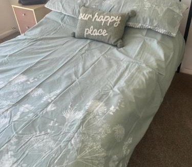 South Hayling House | Seabreeze bungalow a 2 min walk from the beach