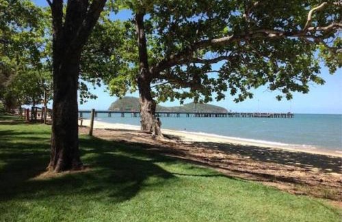 Palm Cove Apartment | SeaBreeze Studios ( Room 2 ) - Palm Cove