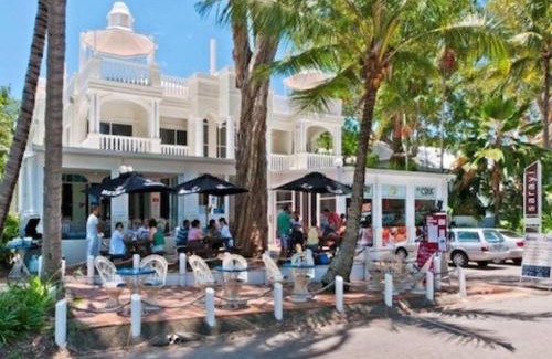Palm Cove Apartment | SeaBreeze Studios ( Room 2 ) - Palm Cove