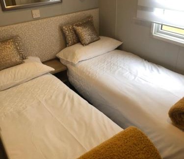 New Forest District Resort | Seabreeze, Utopia, walking distance to beach, 5 Star Shorefield Country Park, Milford on Sea, Shorefield Road, SO41 0LH, United Kingdom