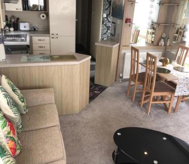 New Forest District Resort | Seabreeze, Utopia, walking distance to beach, 5 Star Shorefield Country Park, Milford on Sea, Shorefield Road, SO41 0LH, United Kingdom