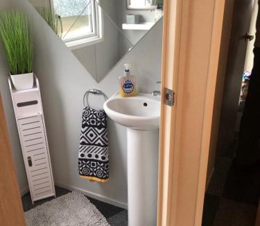 New Forest District Resort | Seabreeze, Utopia, walking distance to beach, 5 Star Shorefield Country Park, Milford on Sea, Shorefield Road, SO41 0LH, United Kingdom