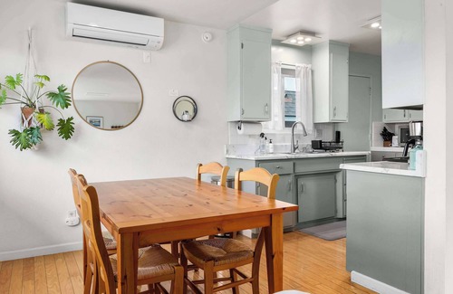 Seabright House | Seabright Breeze~ Dog-Friendly Coastal Retreat!