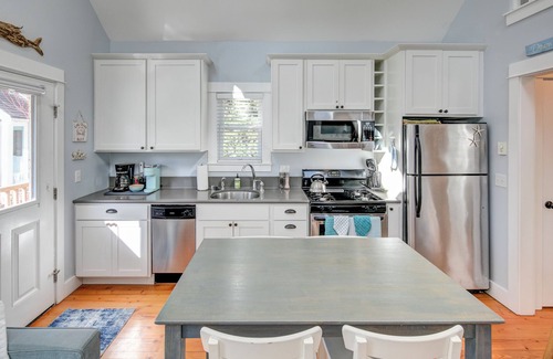 Seabrook Cabin | Seabrook Cabin- Private Hot Tub, Indoor & Outdoor Fires, 10 min. walk to town