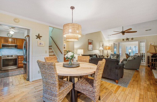 Seabrook Island Cottage | Seabrook Exclusives | 527 Tarpon Pond