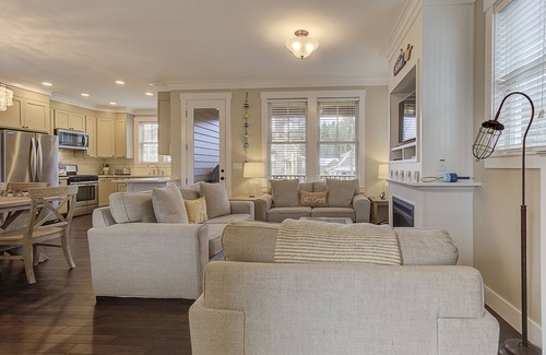Seabrook House | Seabrook's Buoyed By Love: Dog Friendly, Hot Tub!