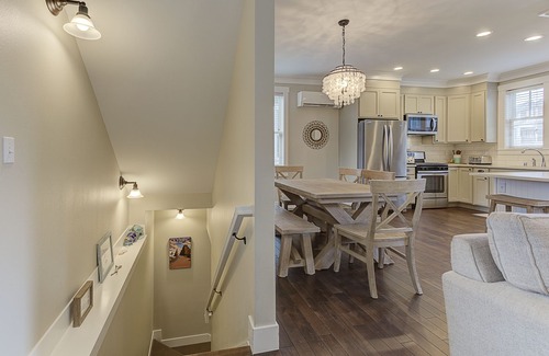 Seabrook House | Seabrook's Buoyed By Love: Dog Friendly, Hot Tub!