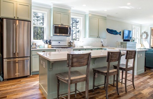 Seabrook House | Seabrook's Ocean Tails: Dog Friendly, Hot Tub!
