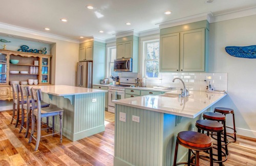 Seabrook House | Seabrook's Ocean Tails: Dog Friendly, Hot Tub!