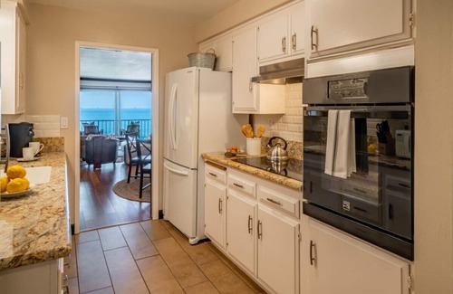 Santa Barbara Apartment | SeaCliff - Harbor View - Oceanfront Luxury in Santa Barbara
