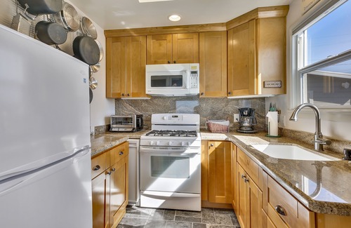 Aptos House | Seacliff Rose on Bluff: Oceanfront Retreat, Panoramic Views, Pet-Friendly