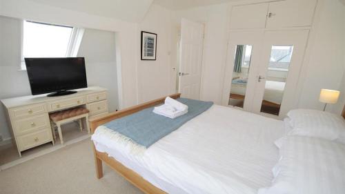 Crynant House | Seacliffs