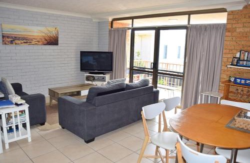 South West Rocks Apartment | Seacrest 5 - Bring your own linen.