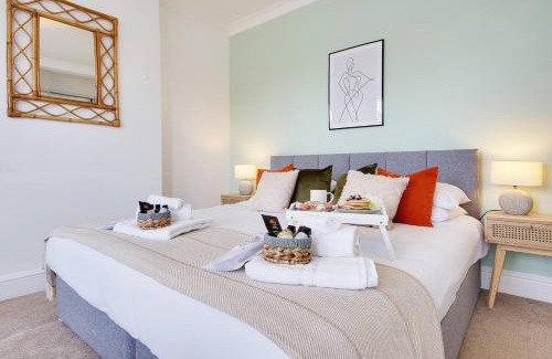 Bournemouth Apartment | SeaEsta Stays -Game Room&VR &EV point