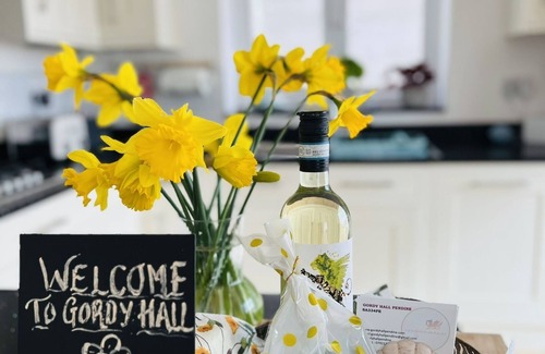 Pendine Cottage | Seafacing Welsh cottage near the beach with stunning views accommodating 8.