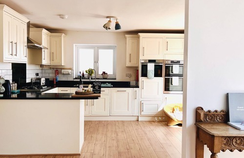 Pendine Cottage | Seafacing Welsh cottage near the beach with stunning views accommodating 8.