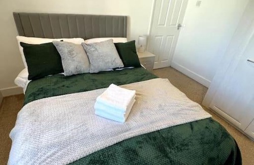 Southend-on-Sea Apartment | Seaforth Deluxe 2 bedroom apartment at Rockman Luxury Short Stays Lets and Accommodation