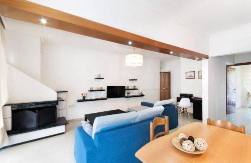 Nea Iraklia Apartment | Seafront 2 bedrooms apartment