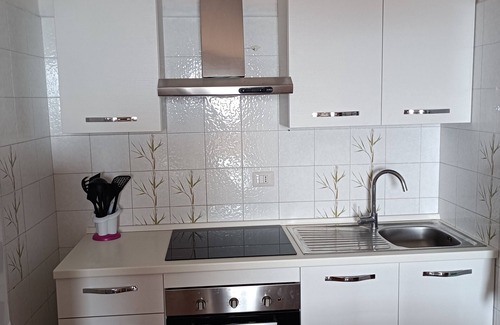 San Tommaso Tre Archi Apartment | Seafront Apartment for Rent 6 Sleeps Skyscraper