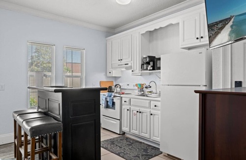 El Centro Beach Apartment | Seaglass Shack: Cozy Studio, Prvt Patio, Dogs OK, FREE Daily Activities, & More!