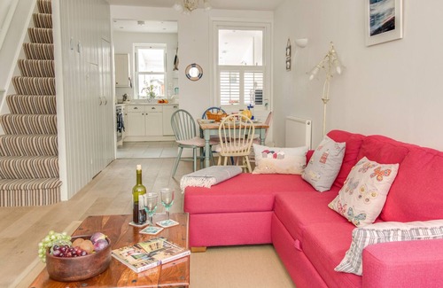 Weymouth House | SEAHORSE COTTAGE, pet friendly, with a garden in Weymouth