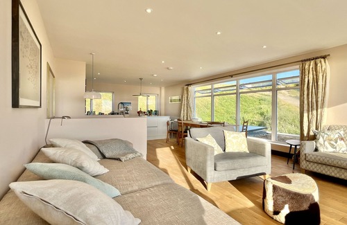 Seaford Cottage | Seaphare Beach House by inspirestays-com - a cottage that sleeps 8 guests in 4 bedrooms