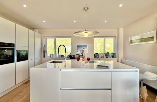 Seaford Cottage | Seaphare Beach House by inspirestays-com - a cottage that sleeps 8 guests in 4 bedrooms