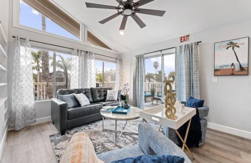 Huntington Beach House | Searenity Suite- Peekaboo Ocean view 1 min walk to Beach