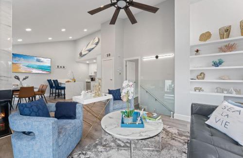 Huntington Beach House | Searenity Suite- Peekaboo Ocean view 1 min walk to Beach