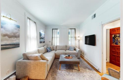 Murray Hill House | Seas The Bay